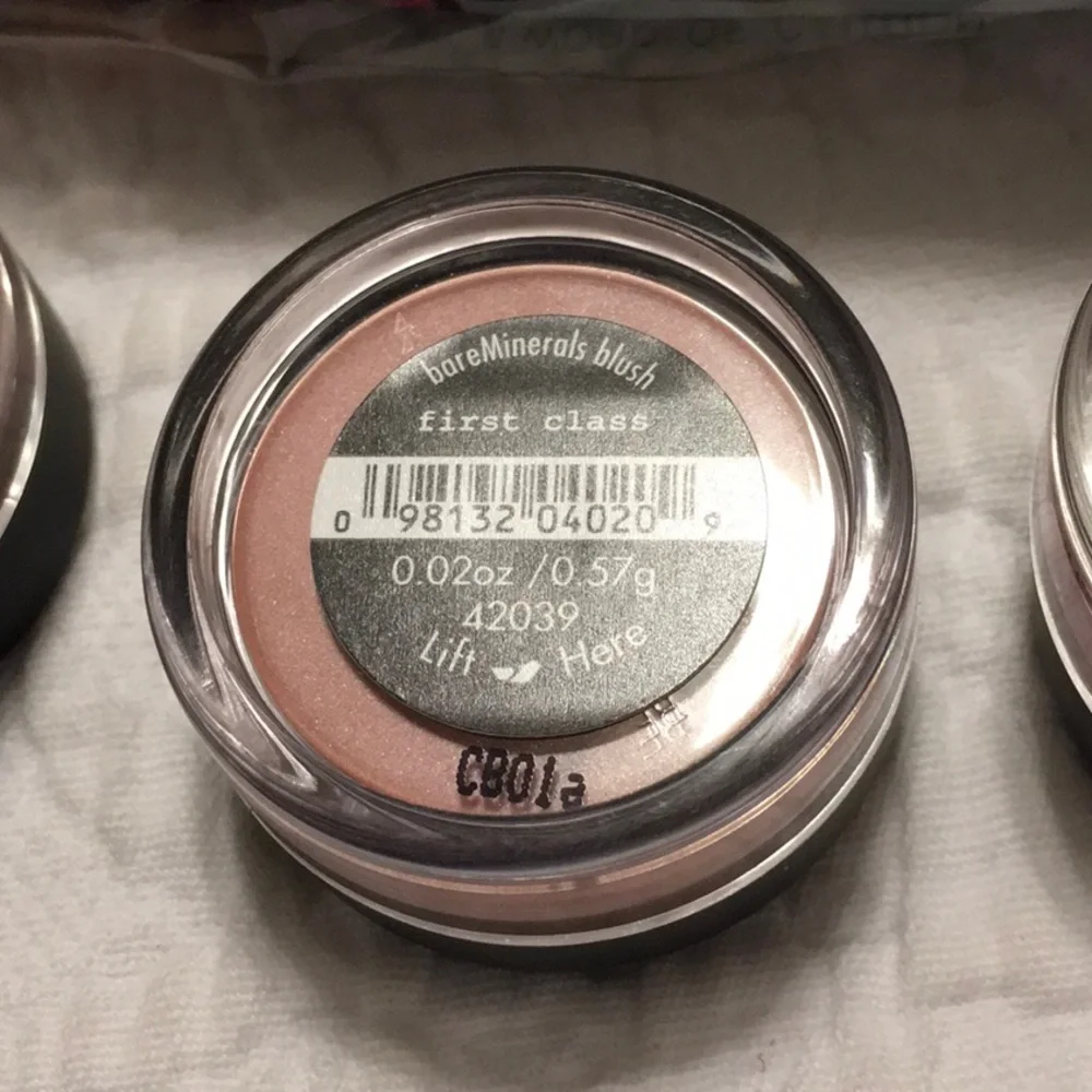 BARE MINERALS Must Have blushes. Volume One. 3 blendable blushes, bag, brush